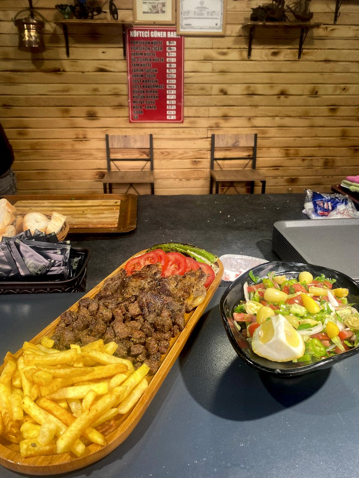 Köfteci Güner Baba Kurtköy de Köfteci