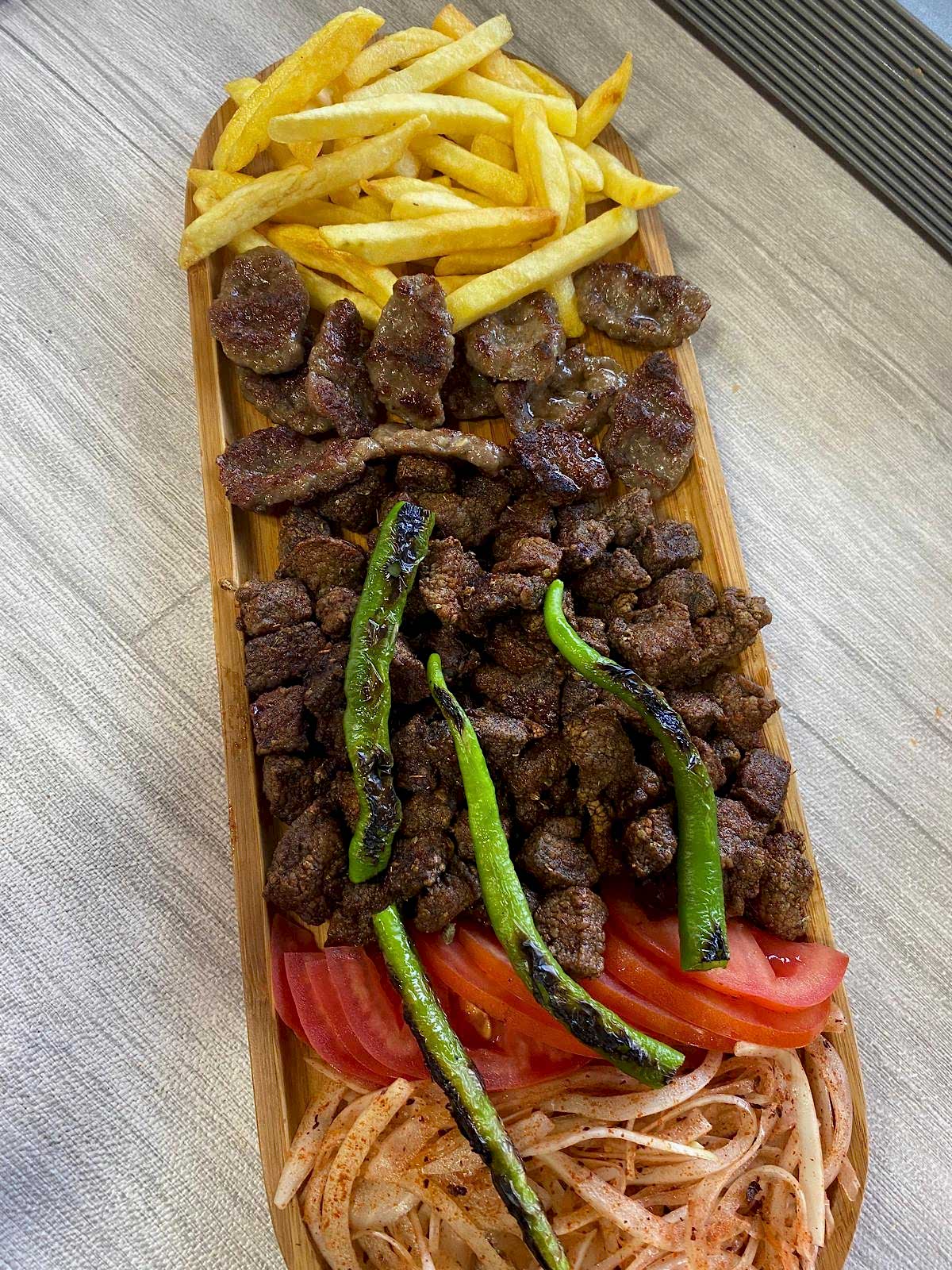 Köfteci Güner Baba Kurtköy de Köfteci